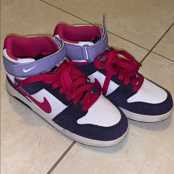 Nike Shoes - NEW NIKE MOGAN YOUTH 6.5Y